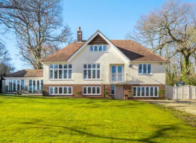 Wootton Creek cottage sleeps 12