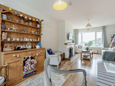 Seaview coastal cottage sleeps 6