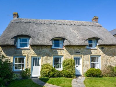 St Helens thatched cottage sleeps 4