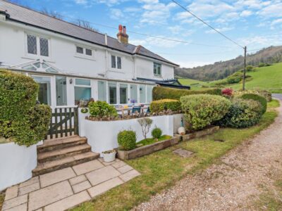 Luccombe coastal cottage sleeps 6