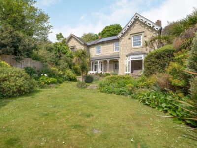 Bonchurch coastal cottage sleeps 9