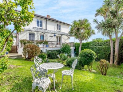 Ventnor dog friendly holiday home sleeps 7
