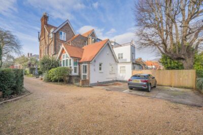 Eastbourne seaside apartment sleeps 4