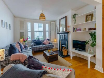Eastbourne seaside cottage sleeps 5