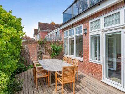 Bexhill seaside apartment sleeps 4