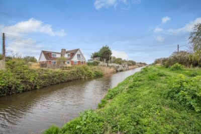 Pett Level dog friendly beach house for 8
