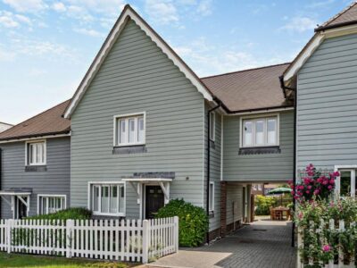 Rye coastal cottage sleeps 7