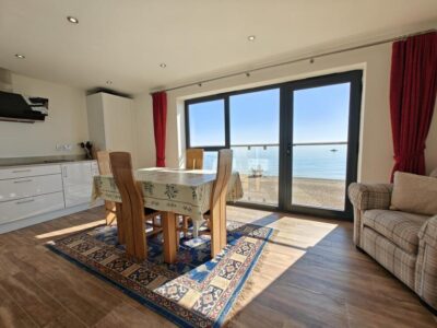 Hythe apartment on the beachfront