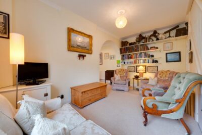 Deal beachside cottage sleeps 4