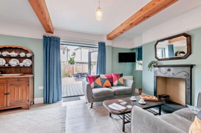 Whitstable cottage by the sea sleeps 6
