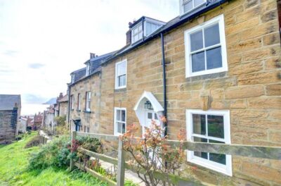 Robin Hood’s Bay cottage sleeps 5