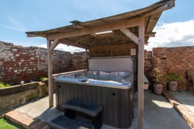 A Saltburn hot tub cottage sleeps 4