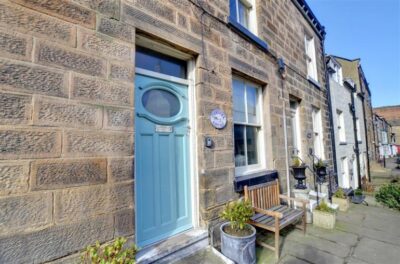Staithes shoreside cottage sleeps 5