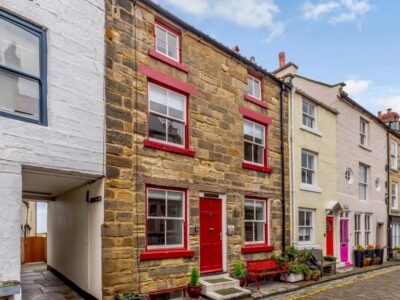 Staithes beachside cottage sleeps 6
