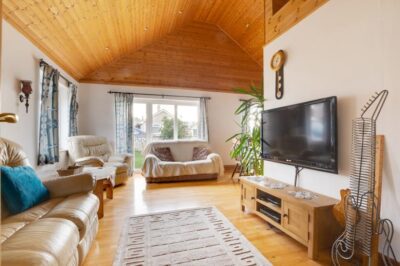 Staithes self-catering bungalow by the sea