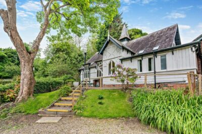 Sandsend beachside cottage sleeps 6