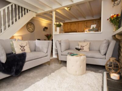 Sandsend beachside cottage sleeps 4