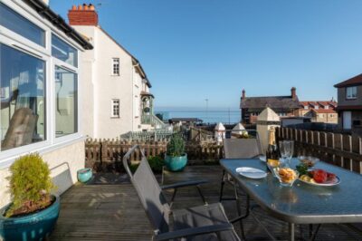 Sandsend seaside cottage sleeps 6
