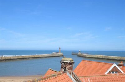 Classic Whitby coastal cottage sleeps 4