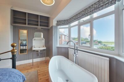 Whitby coastal holiday house sleeps 10