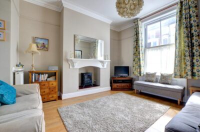 Whitby seaside cottage sleeps 8