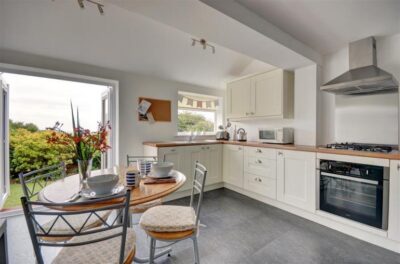 Robin Hood’s Bay beach apartment sleeps 4