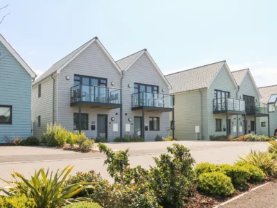 Westward Ho budget contemporary cottage