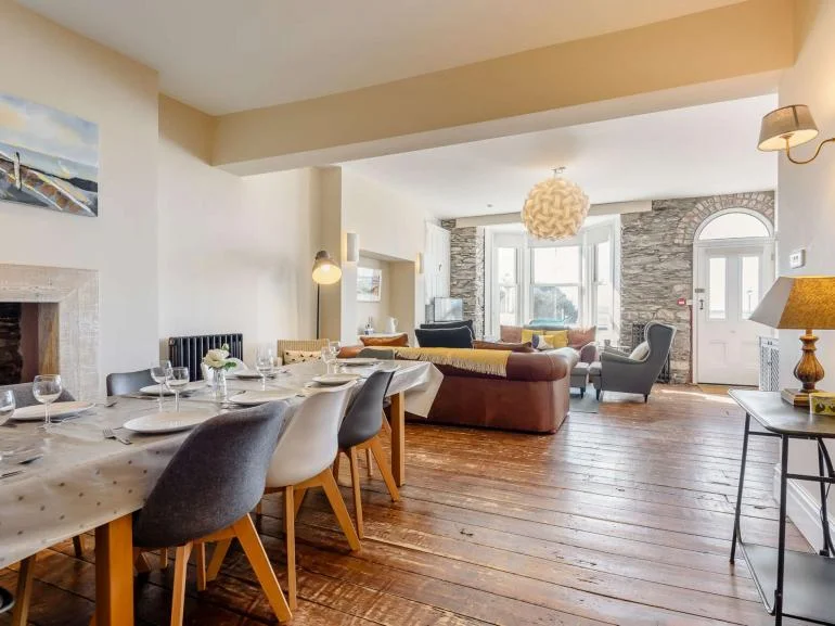 Pet friendly large holiday cottage in Aberdovey for 10 guests