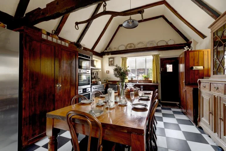 Norfolk cottage for large groups right by the sea