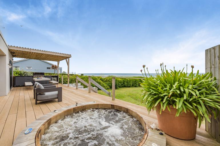 Hot tub holiday home in Cornwall with direct beach access