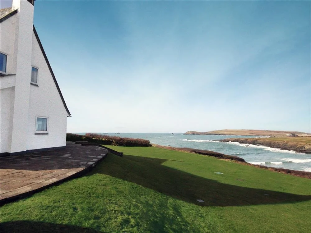 Comfortable beach house in North Cornwall with wonderful sea views
